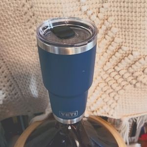 Nice condition Blue Yeti Tumbler. 30 oz